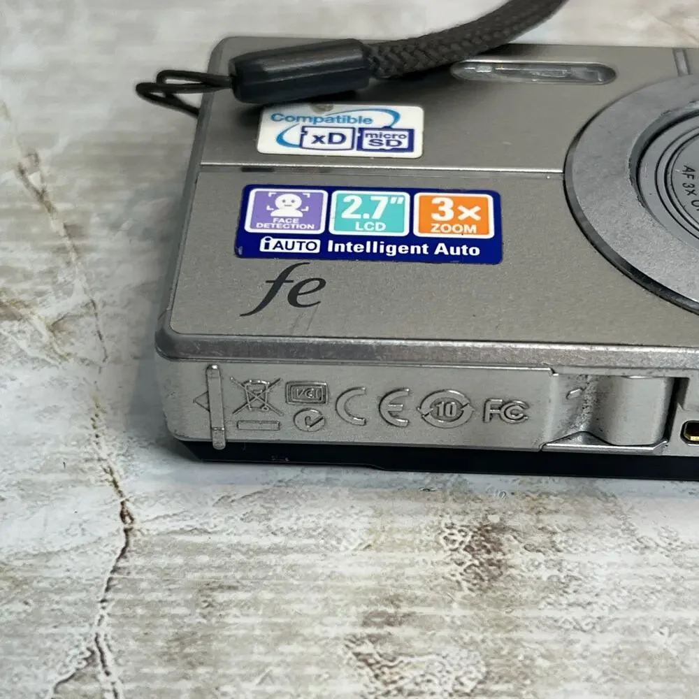 Olympus FE-3000 10.0MP Digital Camera FOR PARTS or REPAIR - UNTESTED